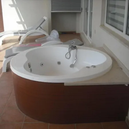 Babylon Bliss Is A Unique 3 Bed 3 Bath Duplex Home With Its Own Private Pool 시데